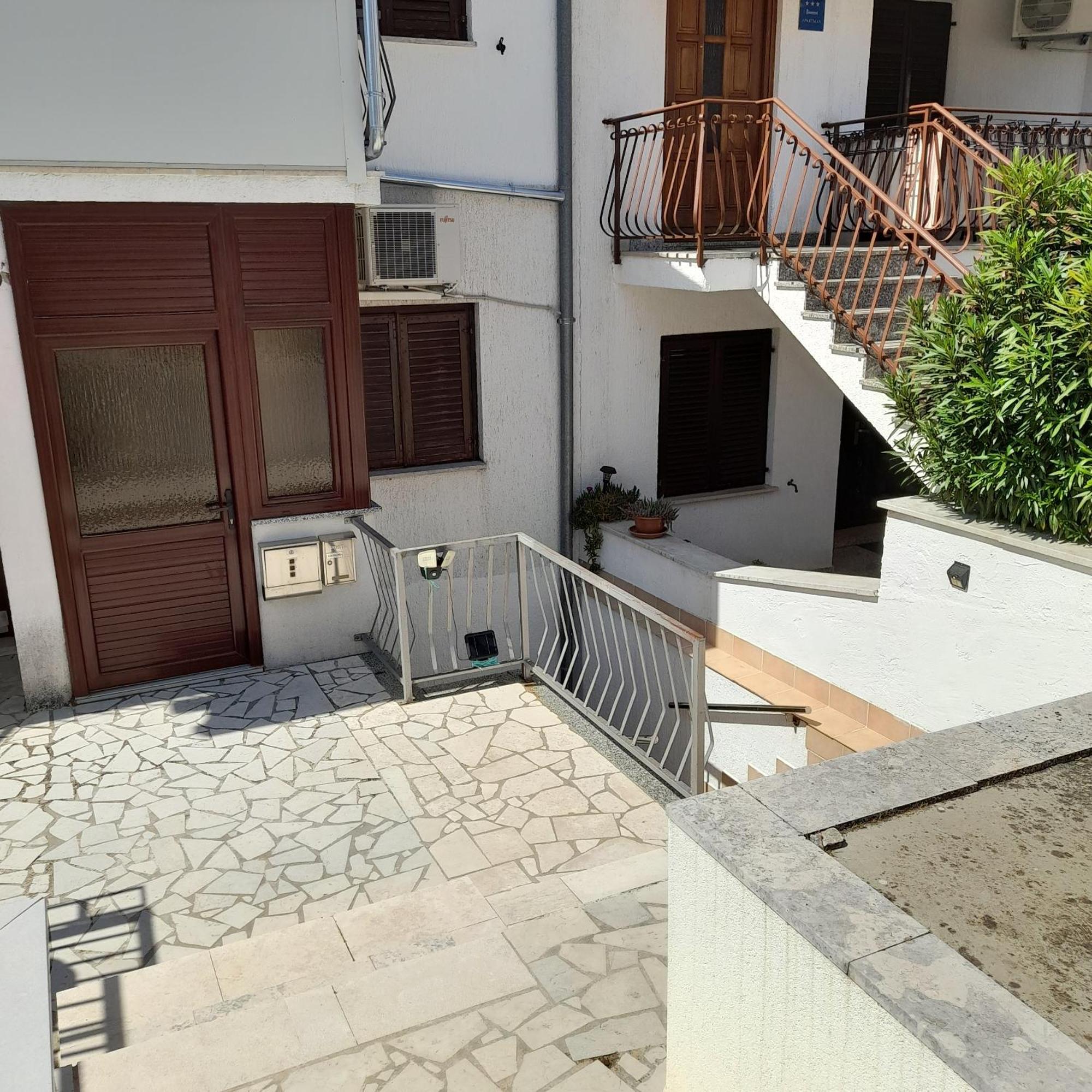 Family Apartment Romina Vrsar Buitenkant foto